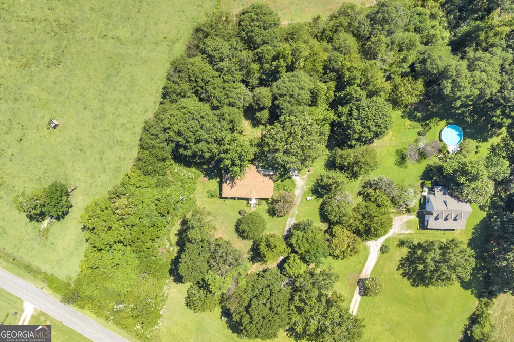 1664 Akin RD Martin, GA 30557