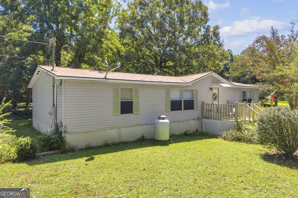 1664 Akin RD Martin, GA 30557