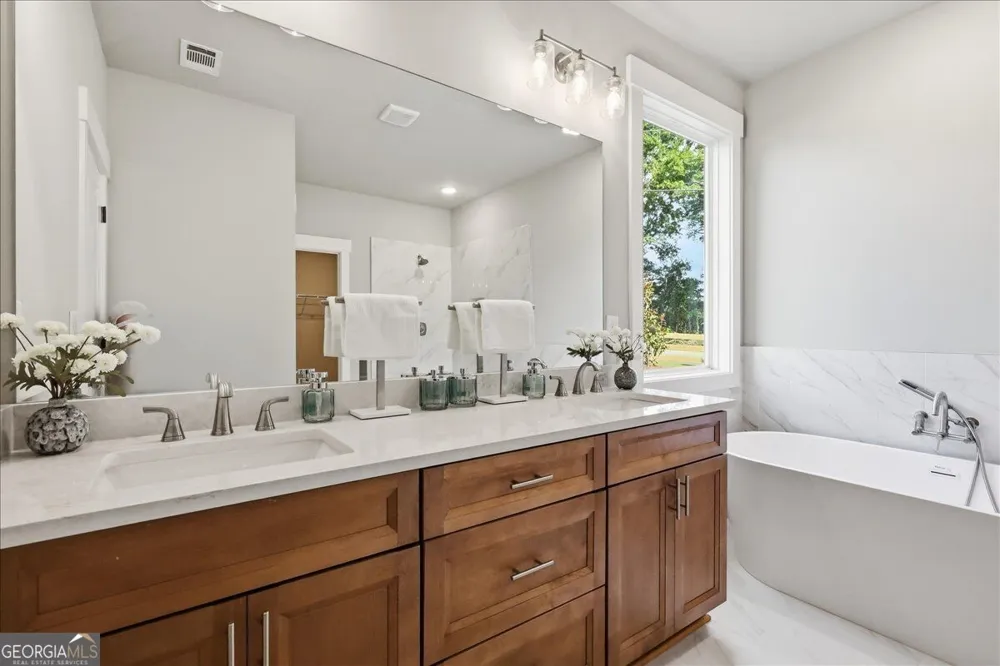157 Maney DR Statham, GA 30666