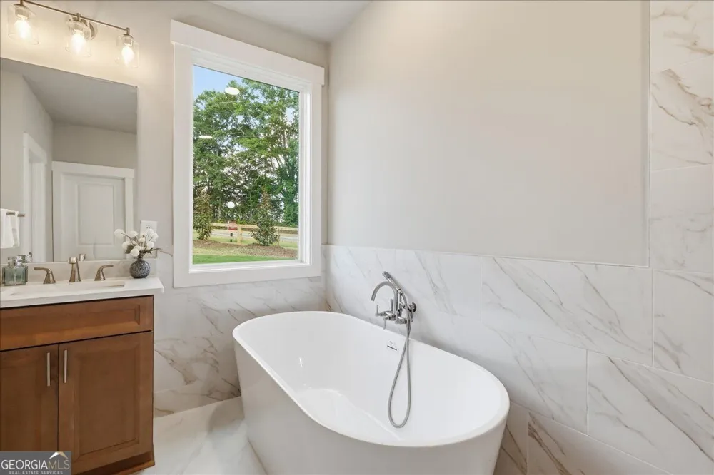 157 Maney DR Statham, GA 30666