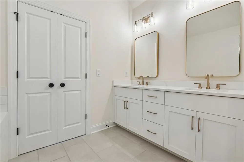 350 Crimson Pine Alley #17 Alpharetta, GA 30009