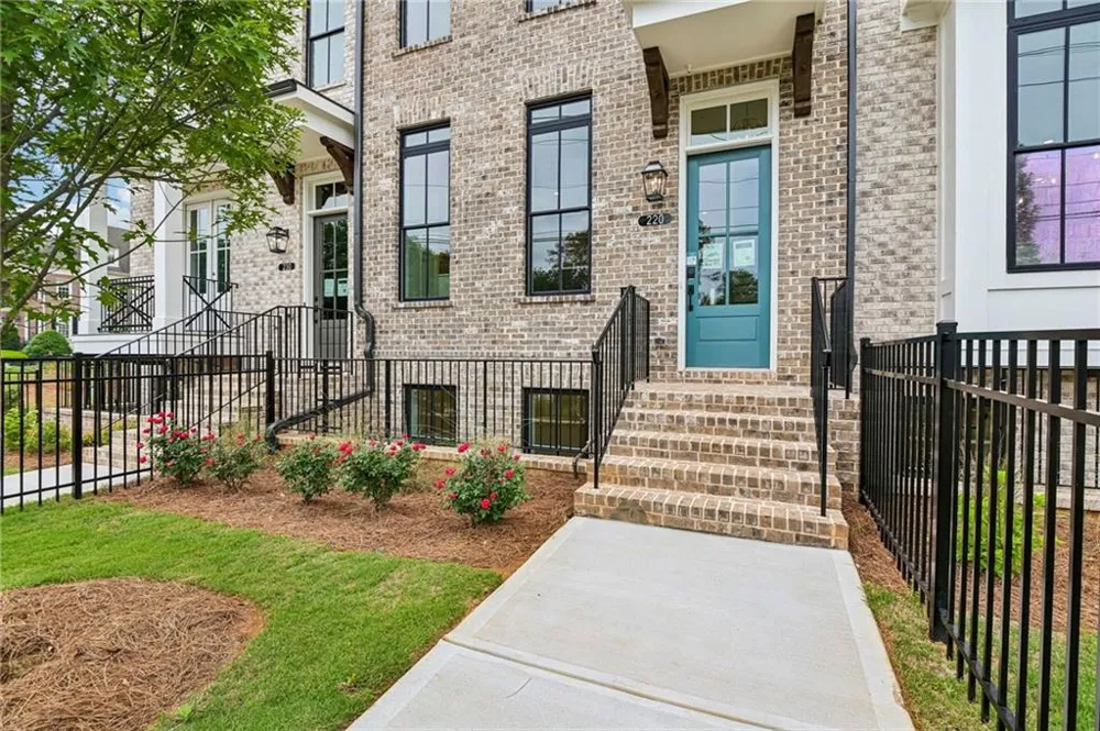 350 Crimson Pine Alley #17 Alpharetta, GA 30009