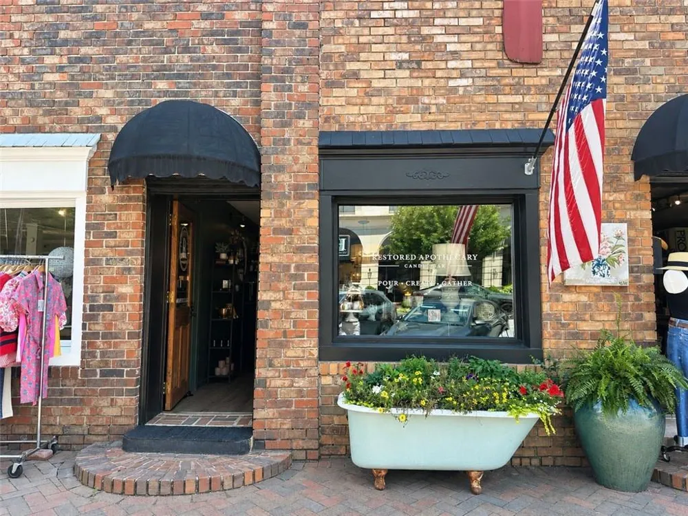 350 Crimson Pine Alley #17 Alpharetta, GA 30009