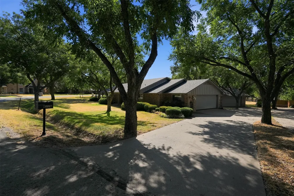 6116 Belvidere Circle Granbury, TX 76049