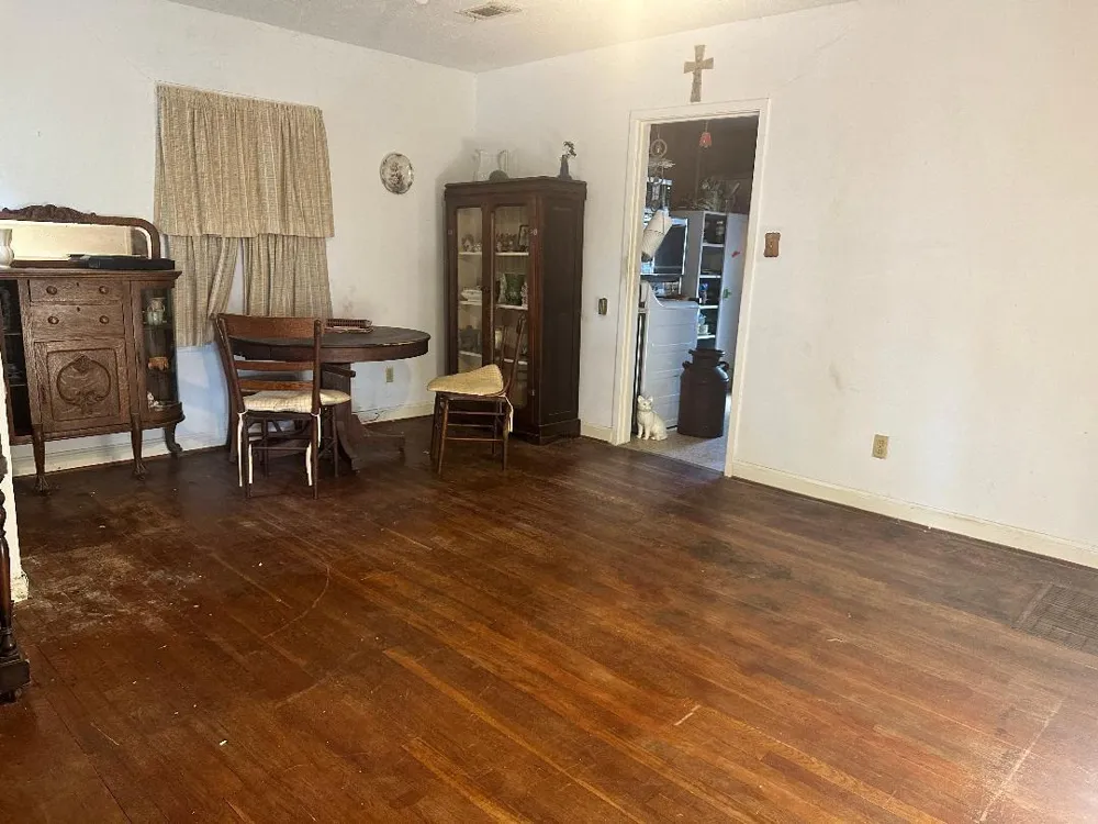 706 E Defee Avenue Baytown, TX 77520