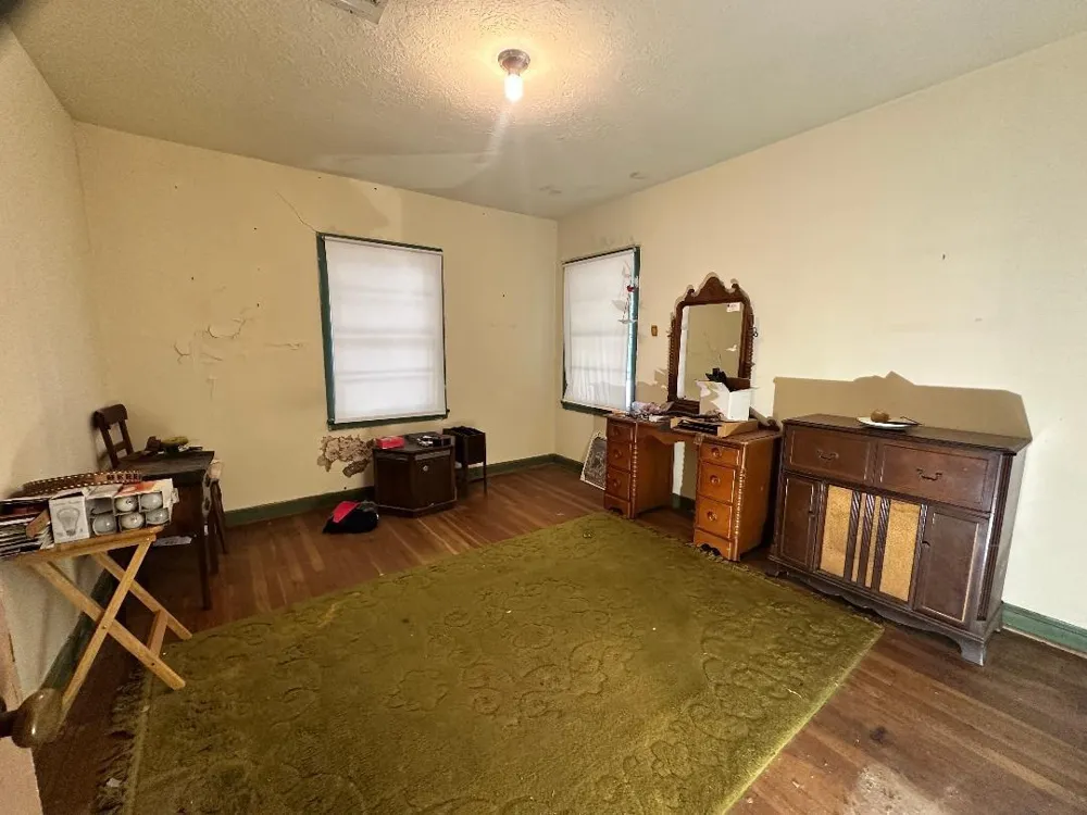706 E Defee Avenue Baytown, TX 77520