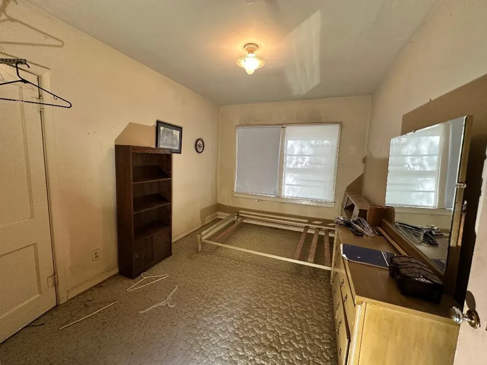 706 E Defee Avenue Baytown, TX 77520