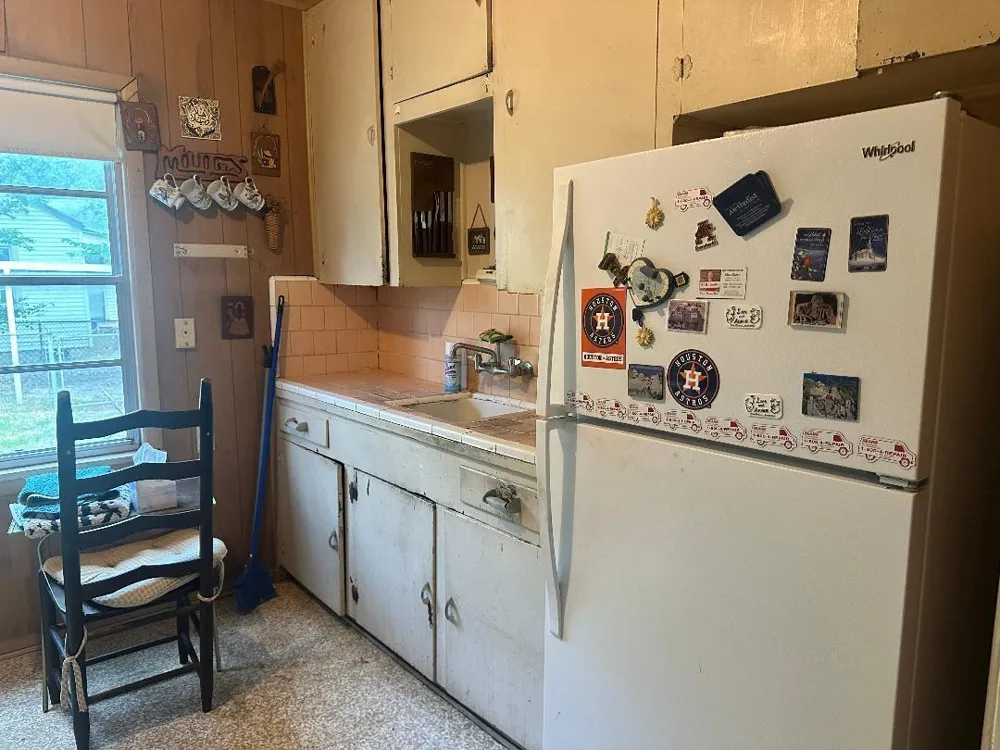 706 E Defee Avenue Baytown, TX 77520