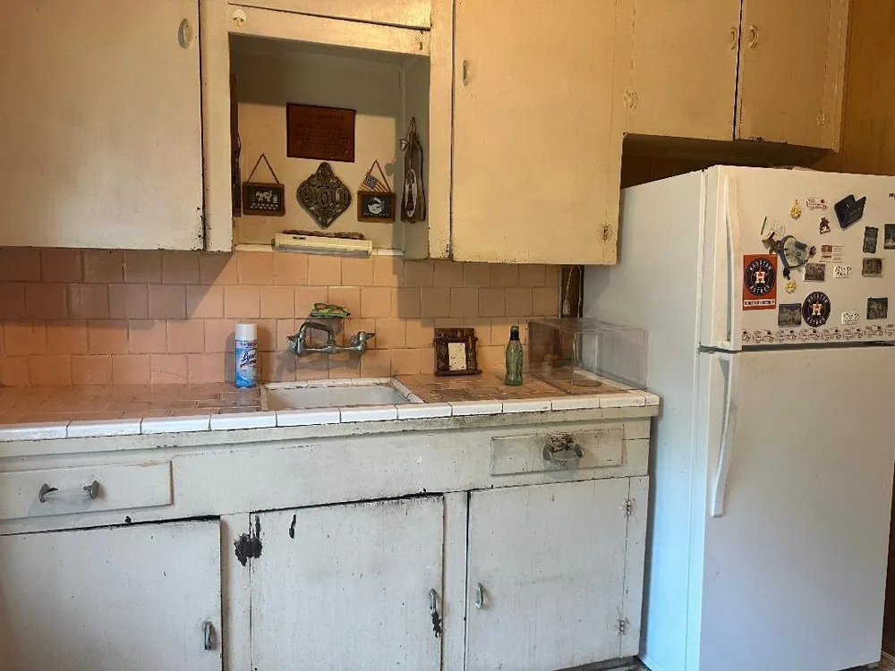 706 E Defee Avenue Baytown, TX 77520
