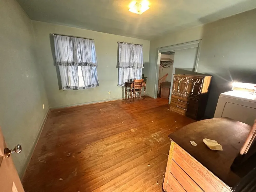 706 E Defee Avenue Baytown, TX 77520