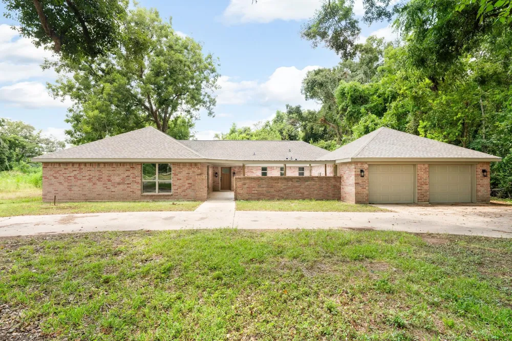 2109 County Road 353 Brazoria, TX 77422