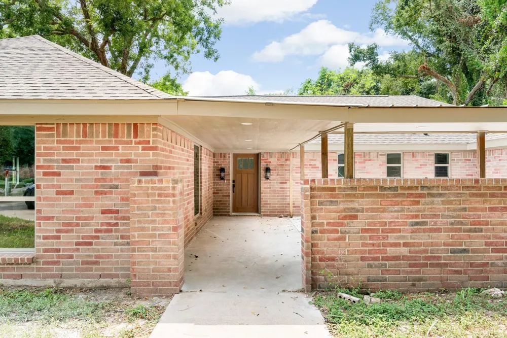 2109 County Road 353 Brazoria, TX 77422