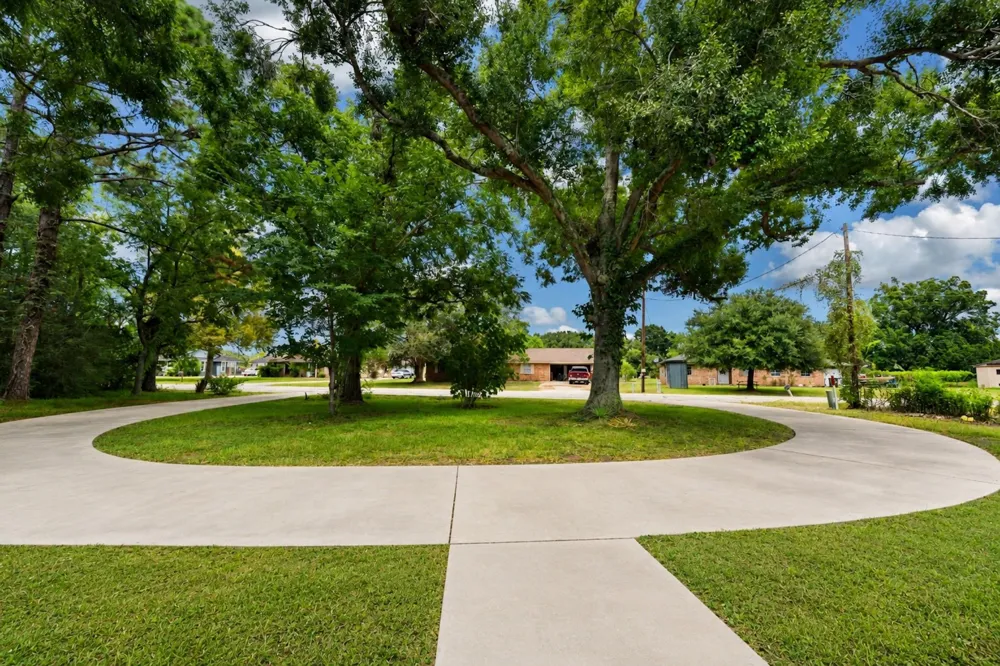 2109 County Road 353 Brazoria, TX 77422