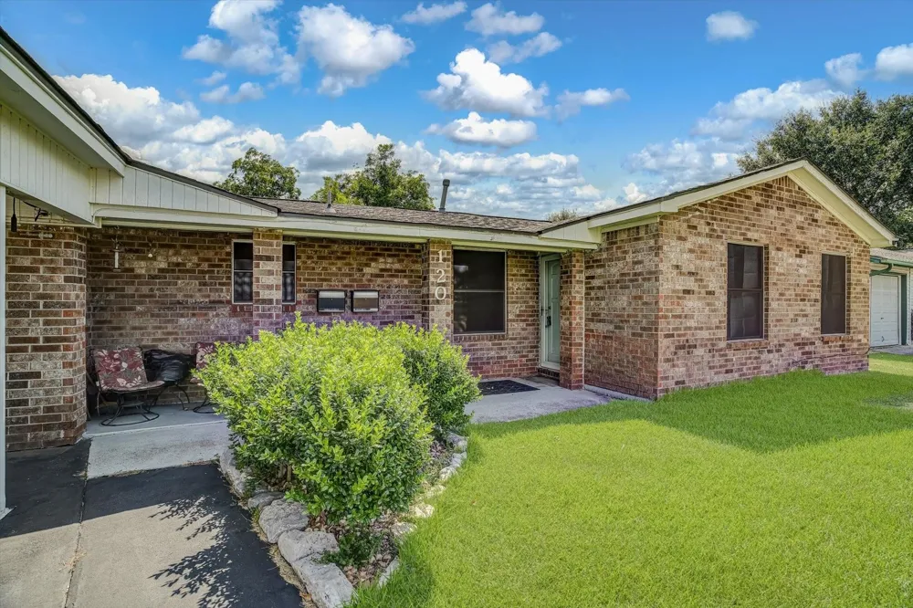 120 Fern Lane Highlands, TX 77562