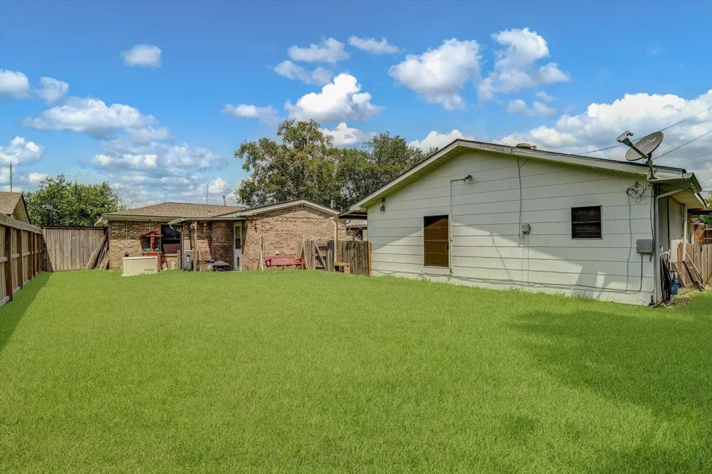 120 Fern Lane Highlands, TX 77562