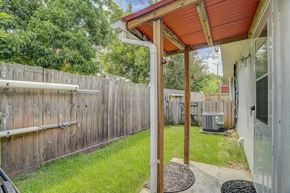 120 Fern Lane Highlands, TX 77562