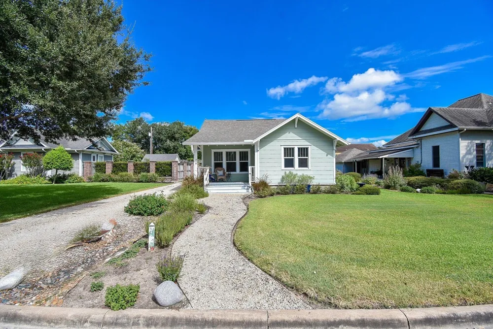 210 W Calhoun Street El Campo, TX 77437