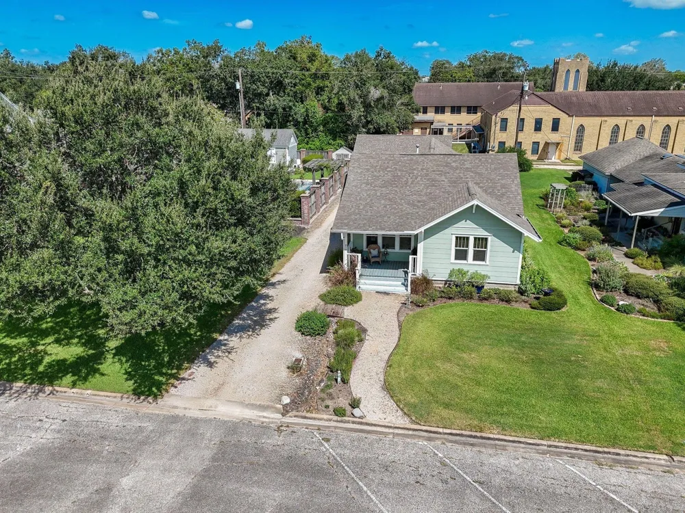 210 W Calhoun Street El Campo, TX 77437