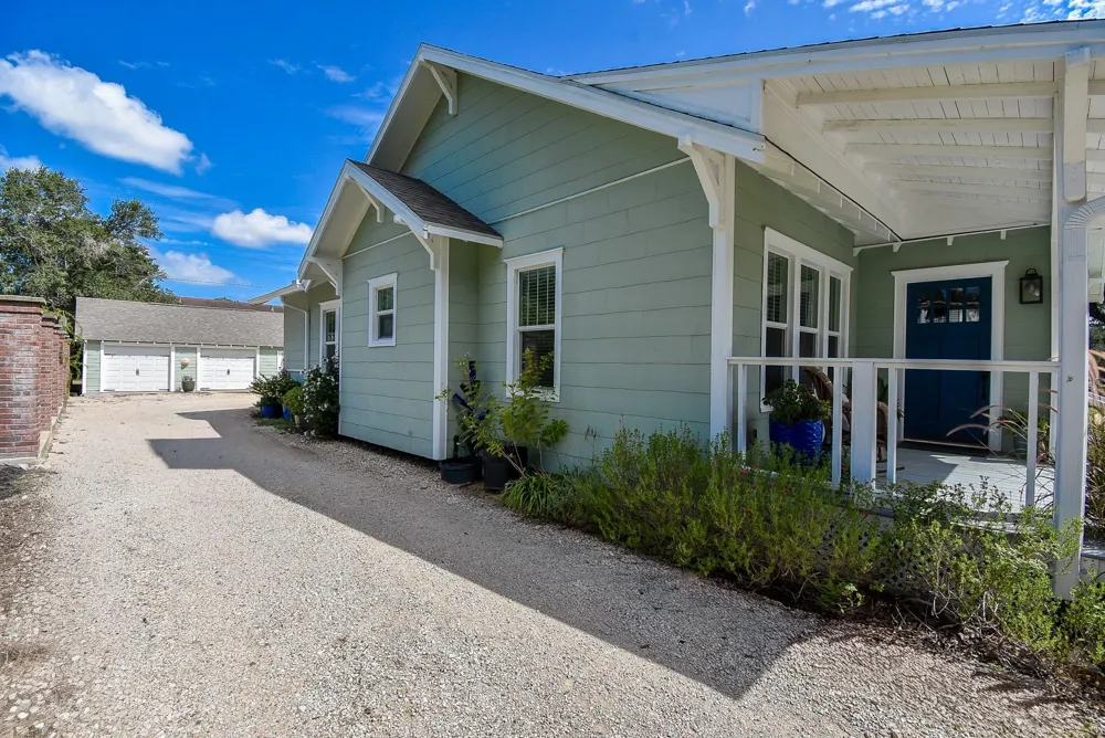 210 W Calhoun Street El Campo, TX 77437