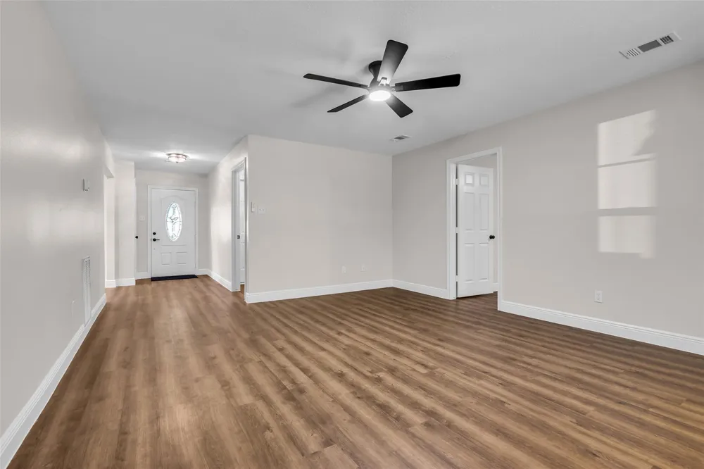 5945 Sinclair Drive Montgomery, TX 77316