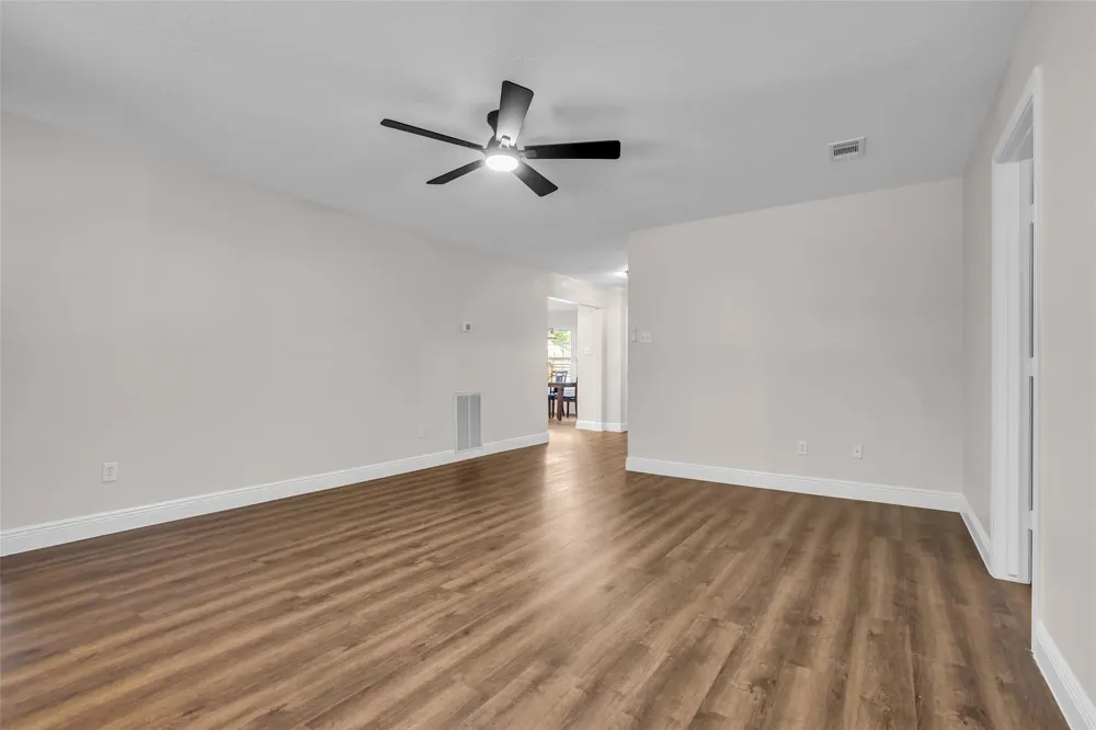 5945 Sinclair Drive Montgomery, TX 77316