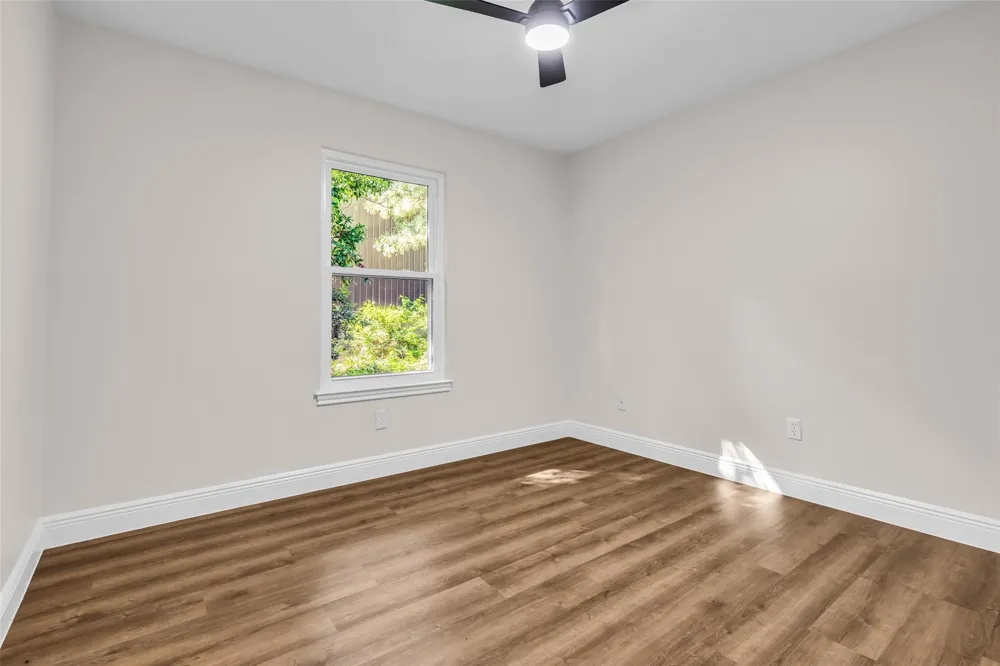 5945 Sinclair Drive Montgomery, TX 77316