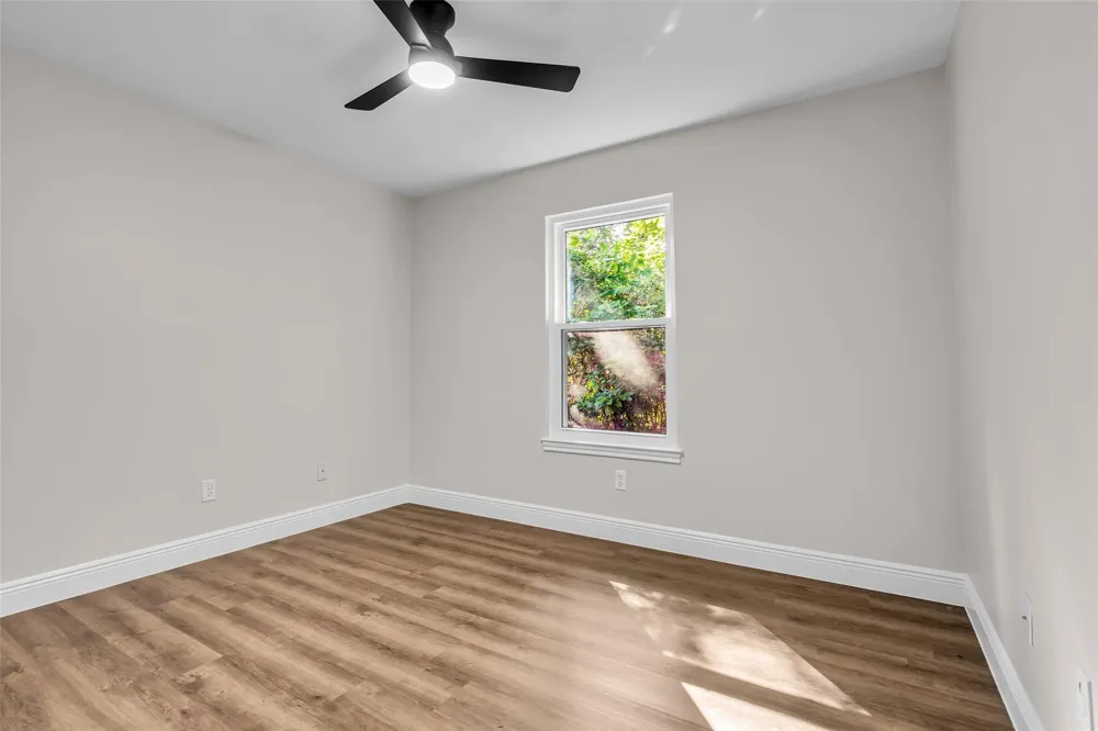 5945 Sinclair Drive Montgomery, TX 77316
