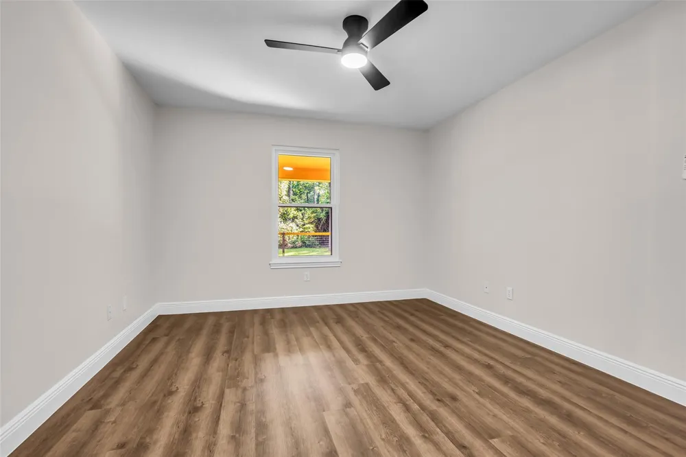 5945 Sinclair Drive Montgomery, TX 77316
