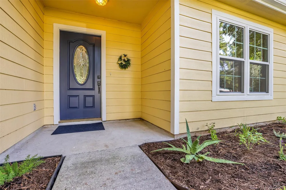 5945 Sinclair Drive Montgomery, TX 77316