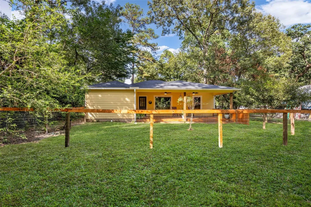 5945 Sinclair Drive Montgomery, TX 77316