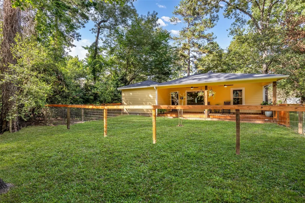 5945 Sinclair Drive Montgomery, TX 77316