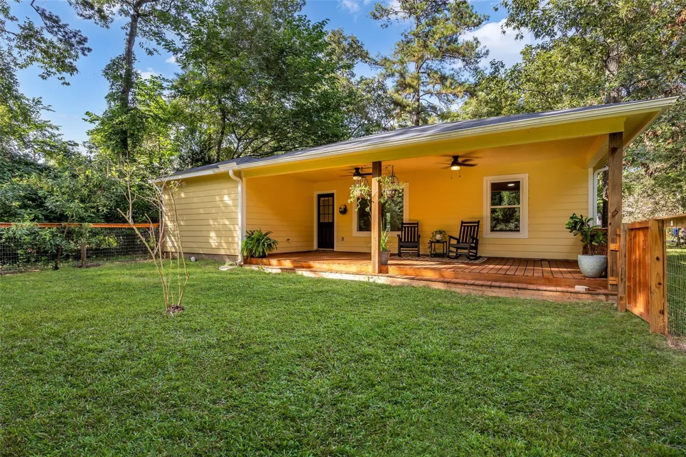 5945 Sinclair Drive Montgomery, TX 77316