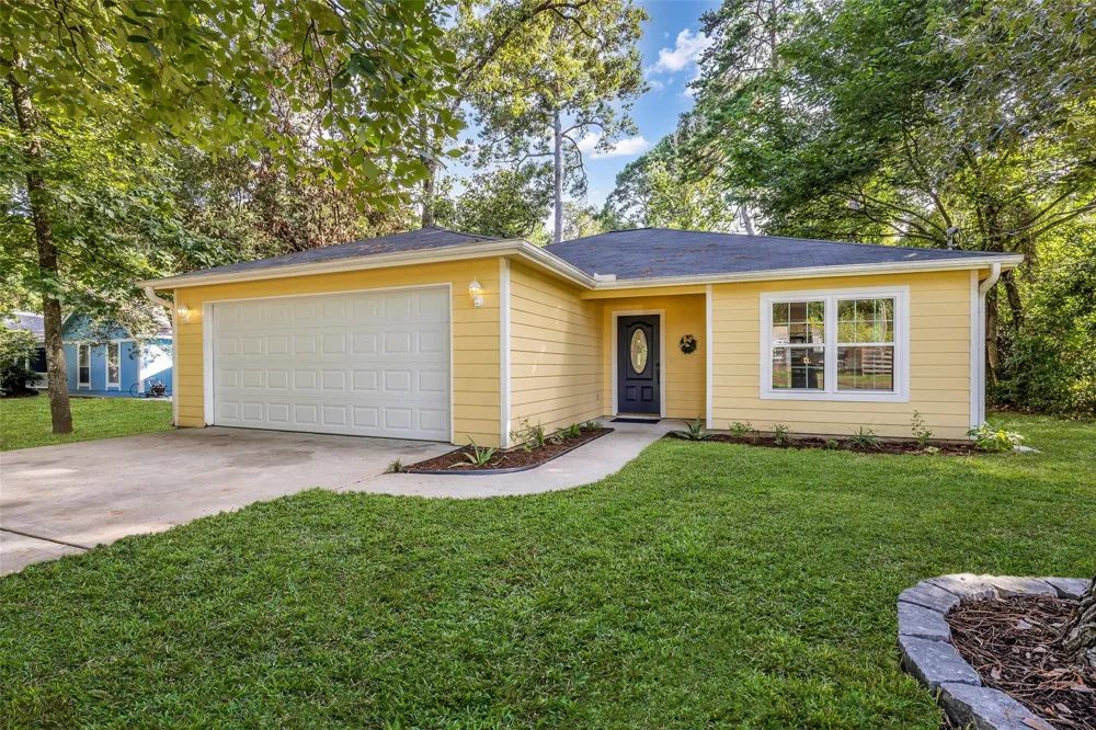 5945 Sinclair Drive Montgomery, TX 77316