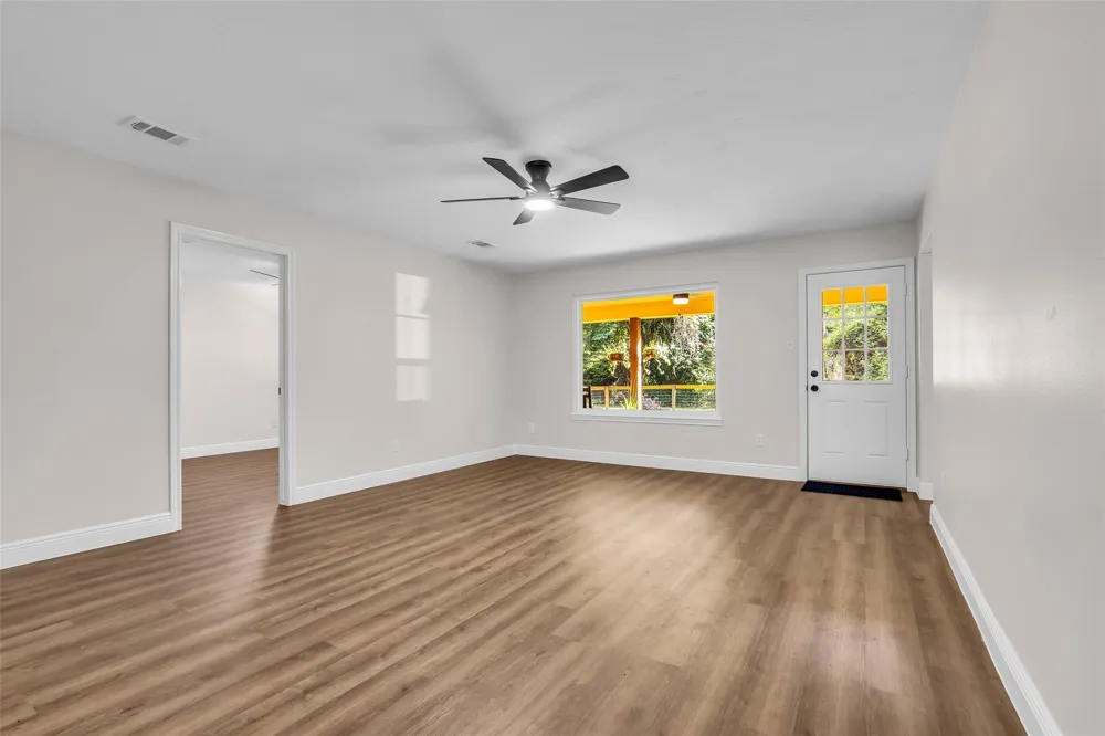 5945 Sinclair Drive Montgomery, TX 77316