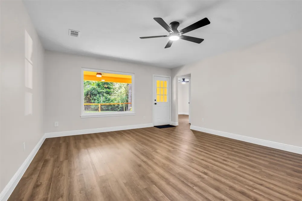 5945 Sinclair Drive Montgomery, TX 77316