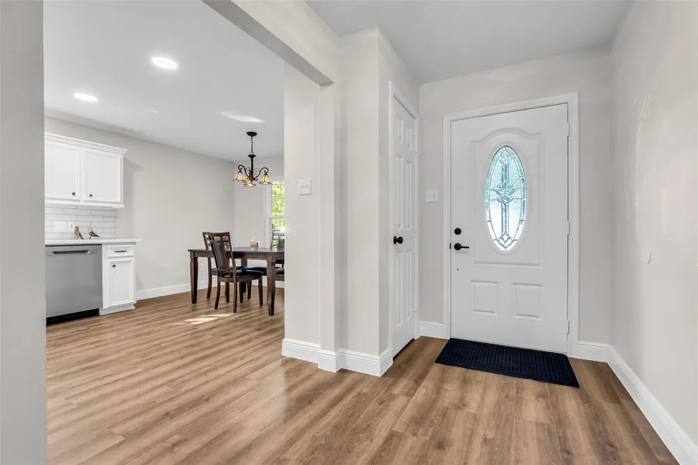 5945 Sinclair Drive Montgomery, TX 77316