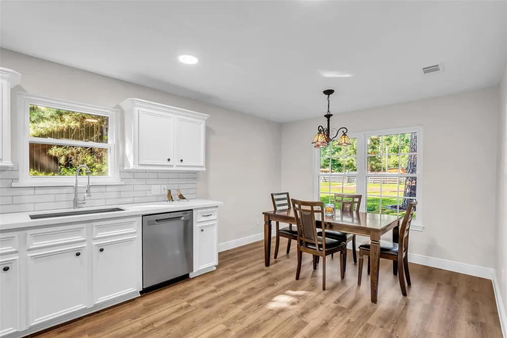 5945 Sinclair Drive Montgomery, TX 77316
