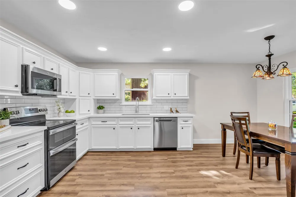 5945 Sinclair Drive Montgomery, TX 77316