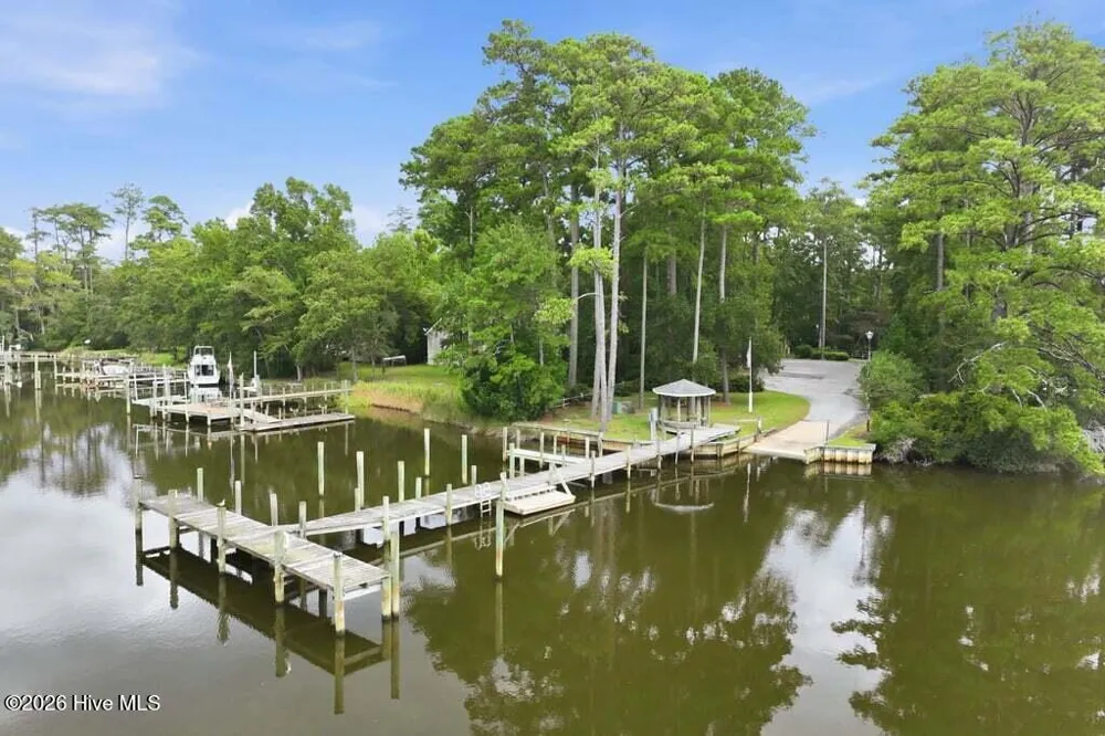 102 Cummins Creek Road Beaufort, NC 28516