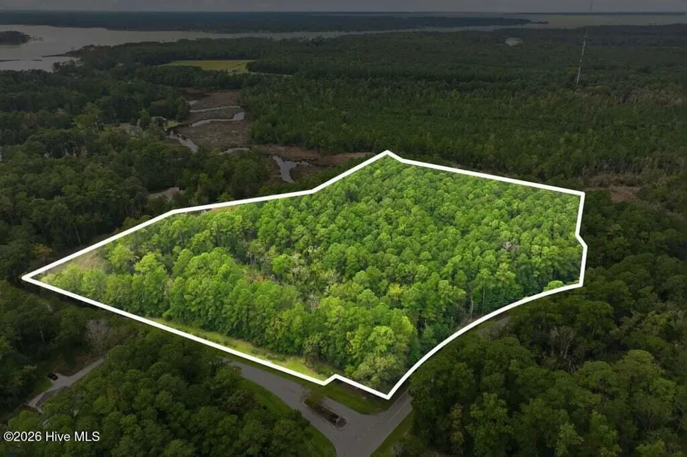 102 Cummins Creek Road Beaufort, NC 28516