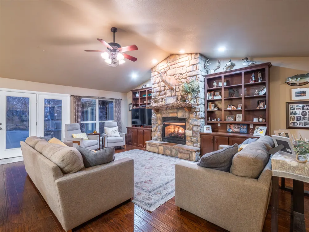 216 Peaceable Ridge McAlester, OK 74501