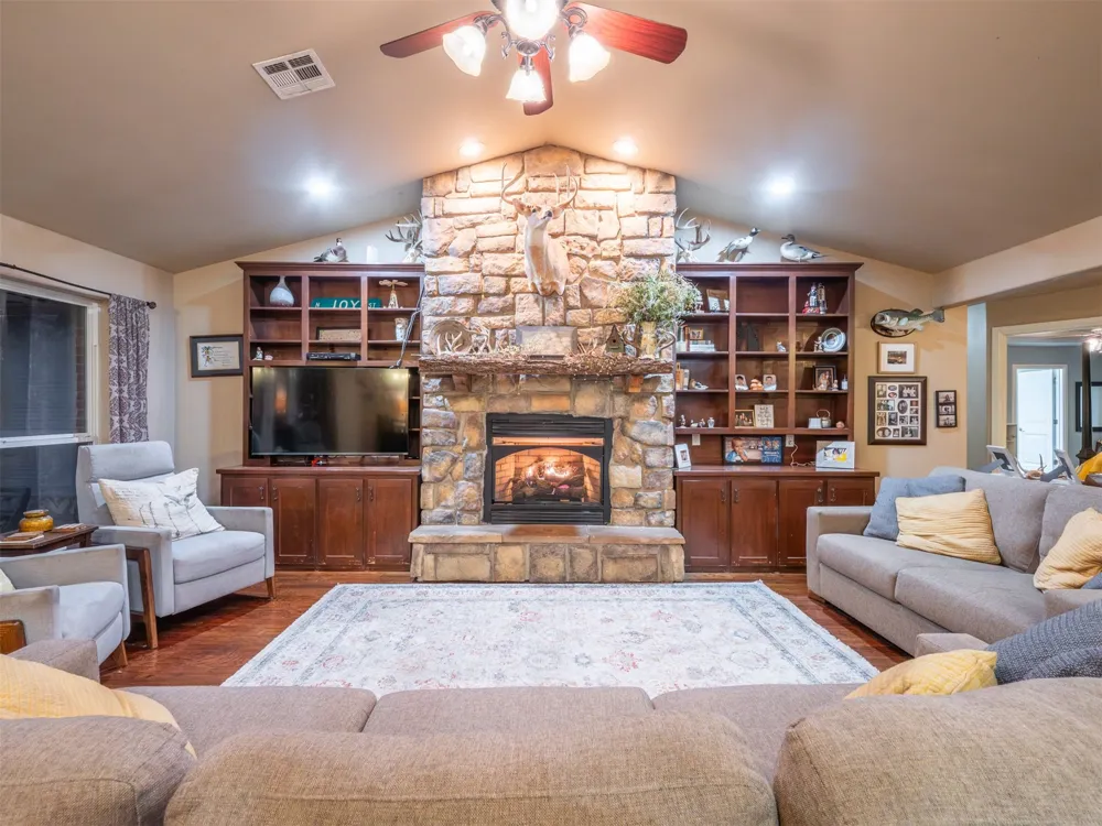 216 Peaceable Ridge McAlester, OK 74501