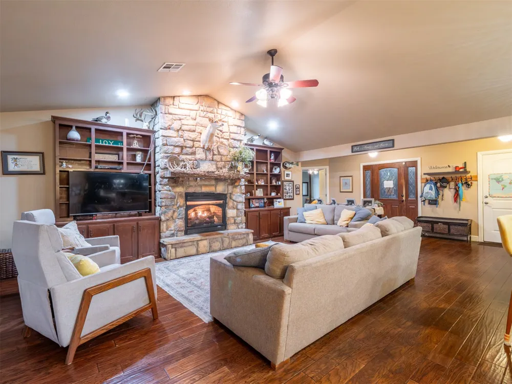 216 Peaceable Ridge McAlester, OK 74501