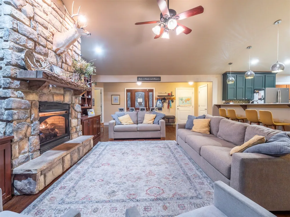 216 Peaceable Ridge McAlester, OK 74501