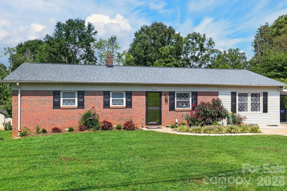 2559 Sweetbriar Circle Lenoir, NC 28645