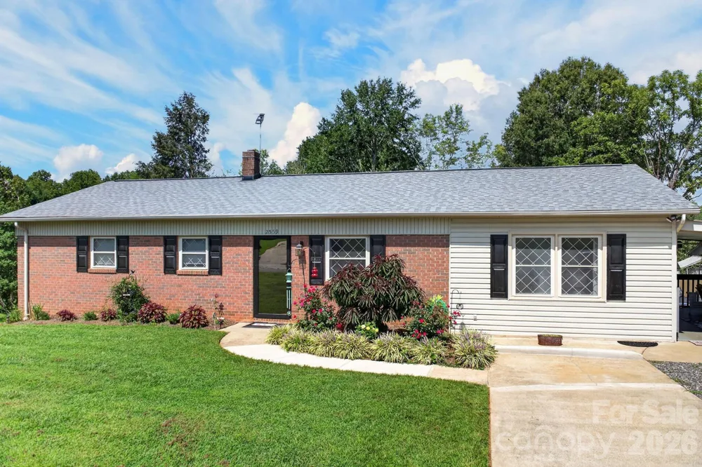 2559 Sweetbriar Circle Lenoir, NC 28645