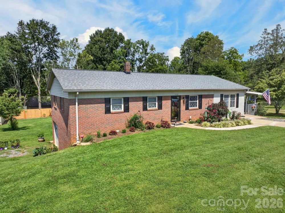 2559 Sweetbriar Circle Lenoir, NC 28645
