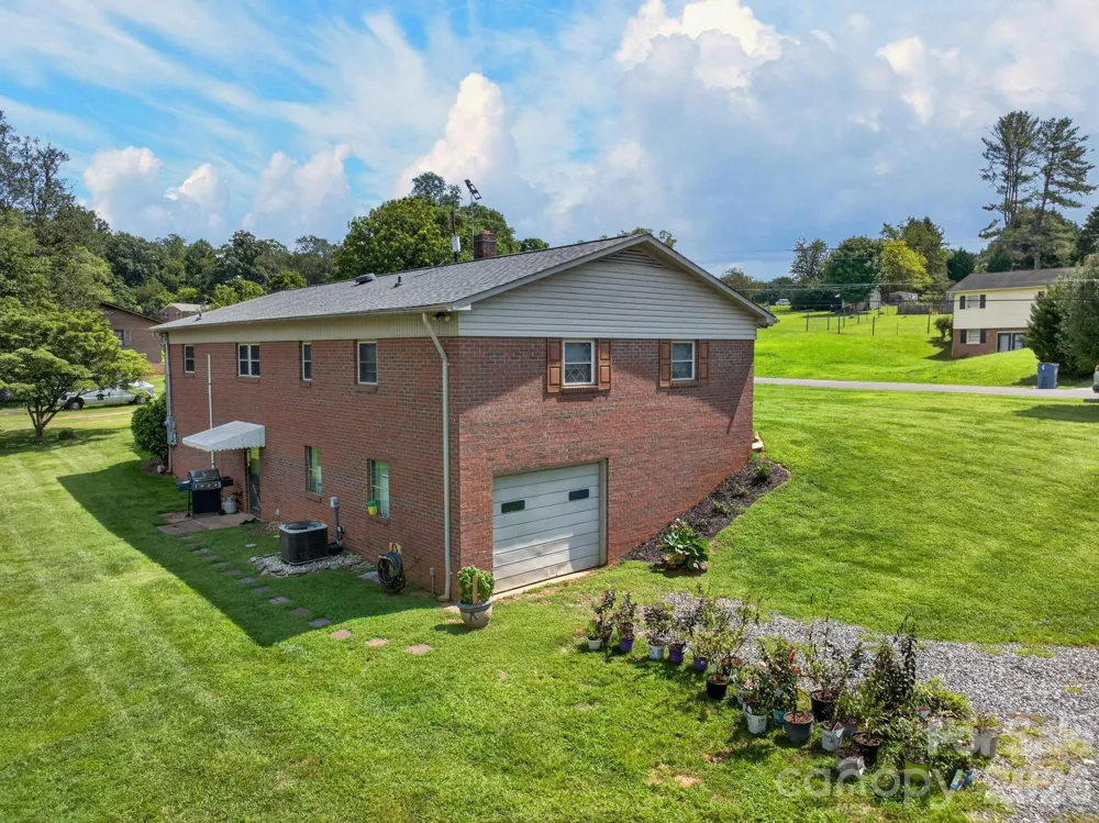 2559 Sweetbriar Circle Lenoir, NC 28645