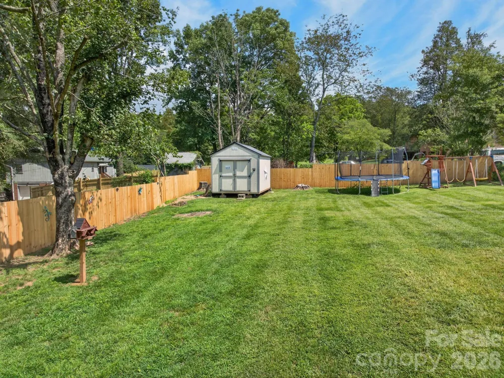 2559 Sweetbriar Circle Lenoir, NC 28645