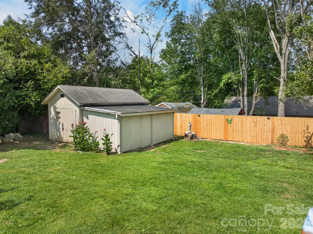 2559 Sweetbriar Circle Lenoir, NC 28645